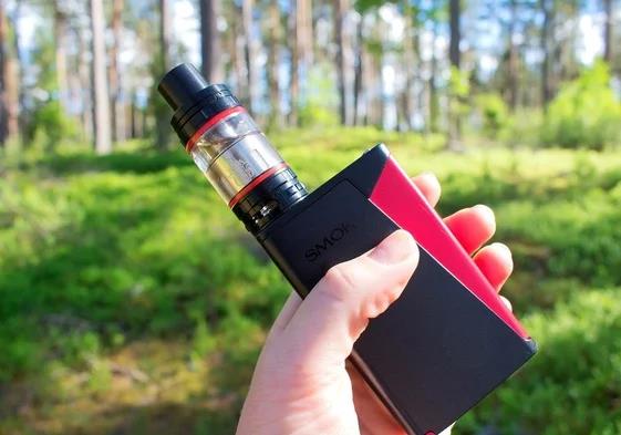 Imagen principal - Precocidad que mata: la edad de inicio del vapeo baja a los 12 años