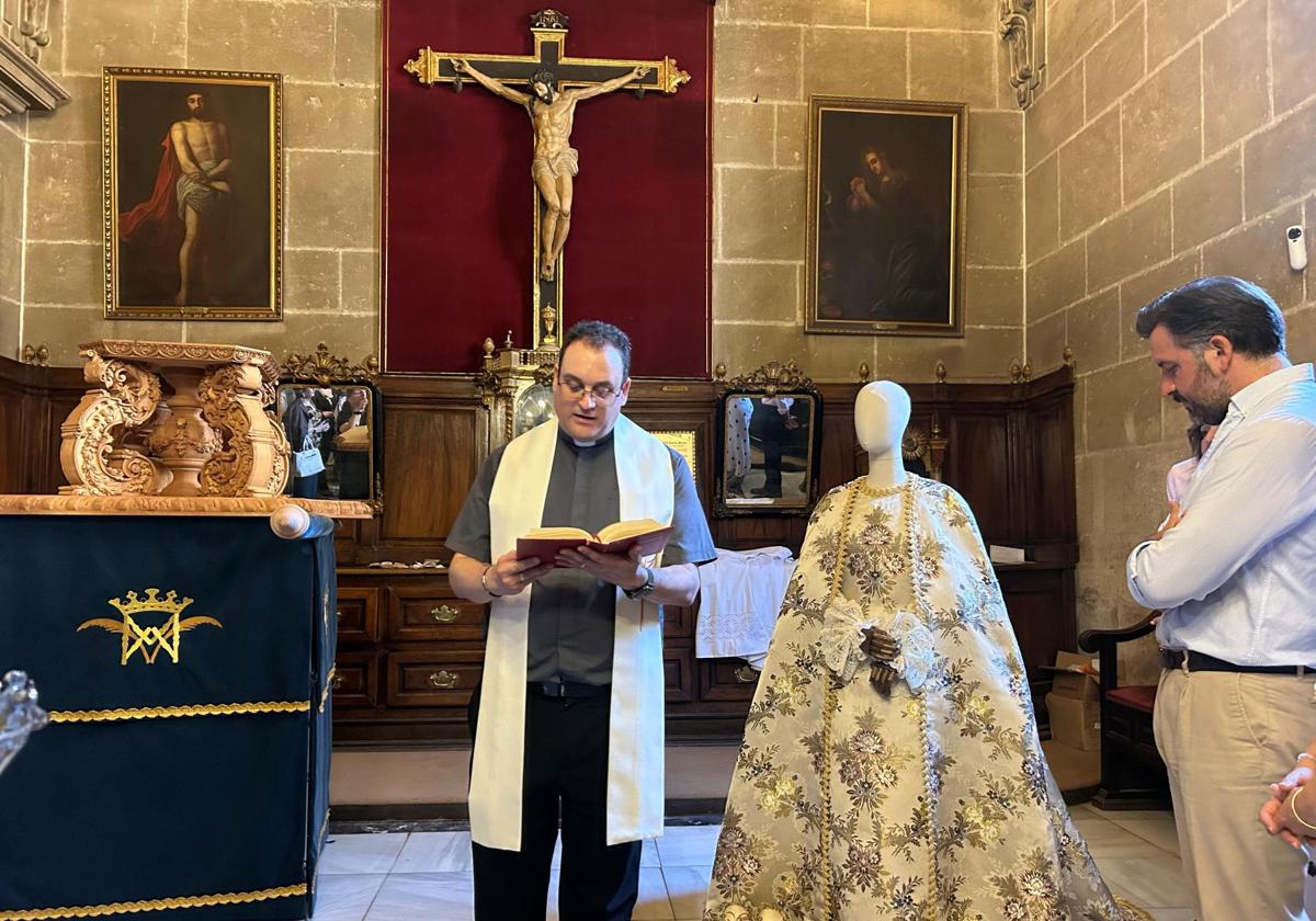 Así luce la nueva vestimenta de la Virgen de la Asunción de Elche
