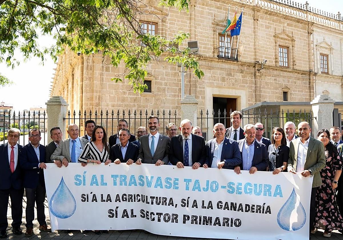 Acto de protesta de en Sevilla de regantes de Almería, Murcia y Alicante contra las nuevas reglas de explotación del trasvase Tajo-Segura.