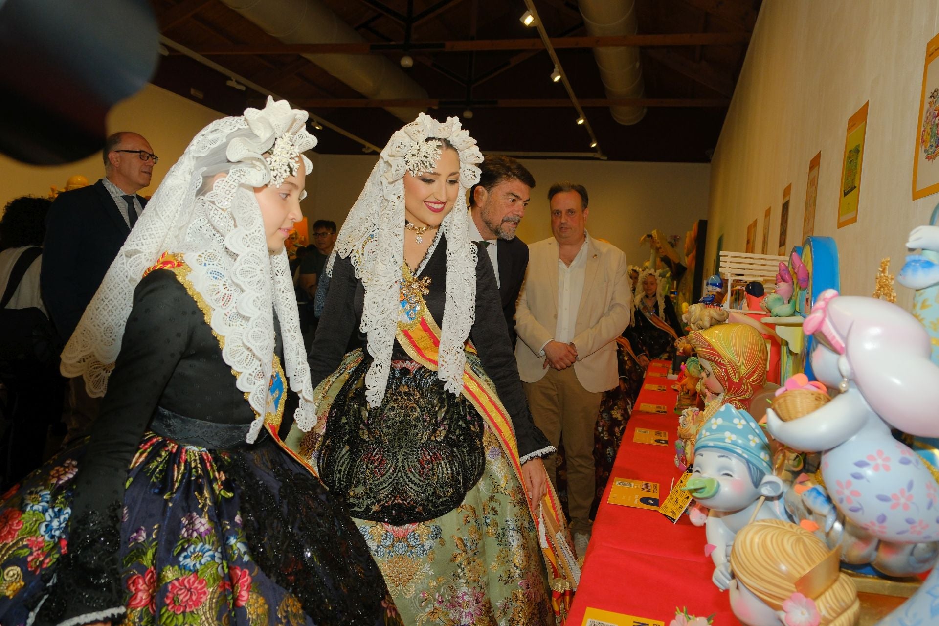 La inauguración y mascletà de la exposición del ninot, foto a foto