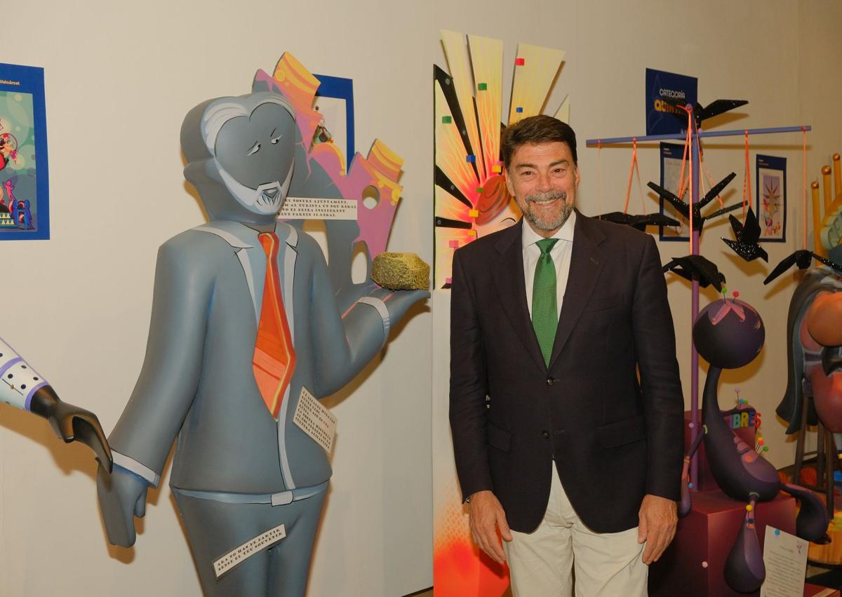 Imagen secundaria 1 - Críticas en la exposición del ninot.