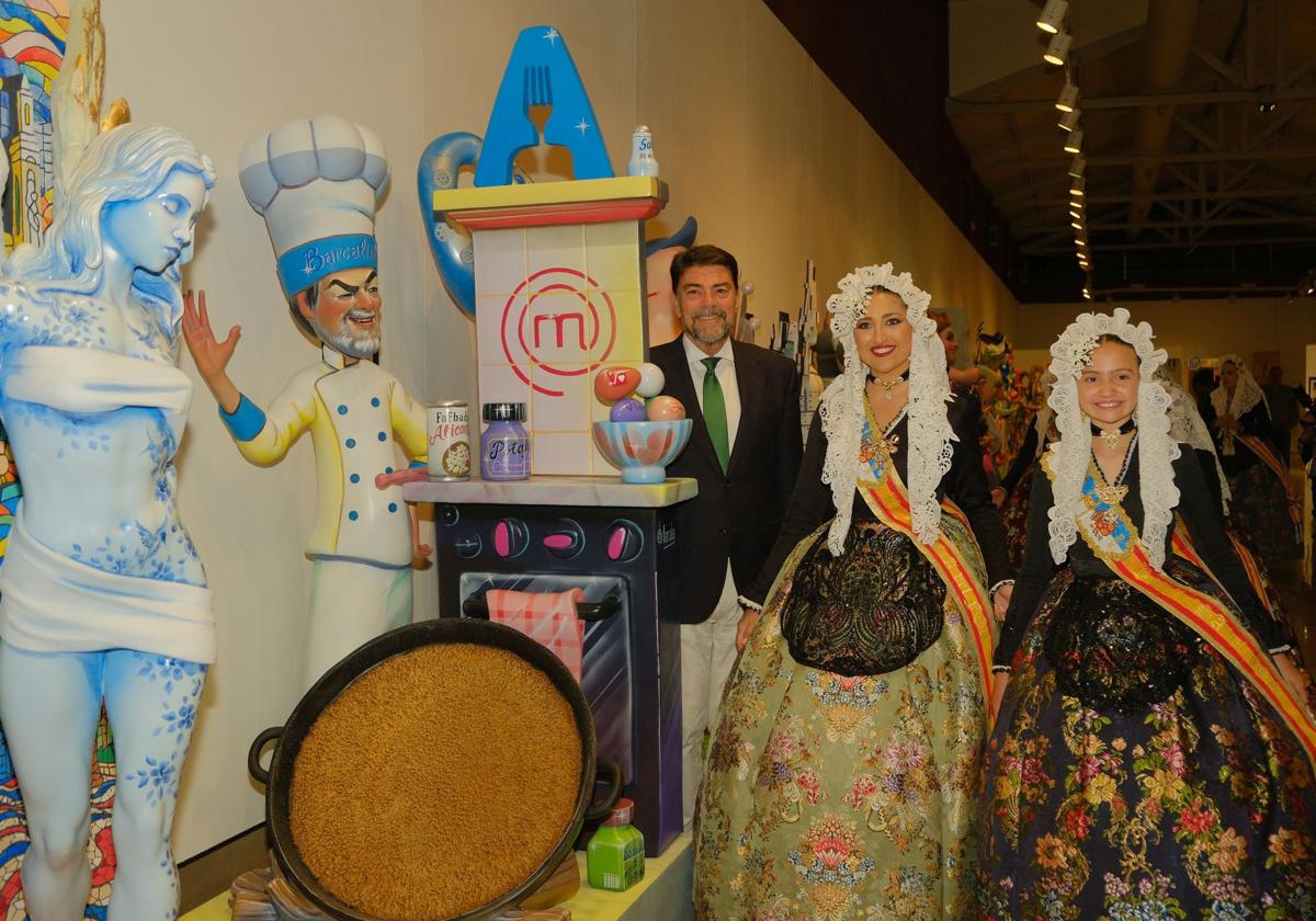 Imagen principal - The ninot exhibition opens with a touch more criticism, Alicante-style