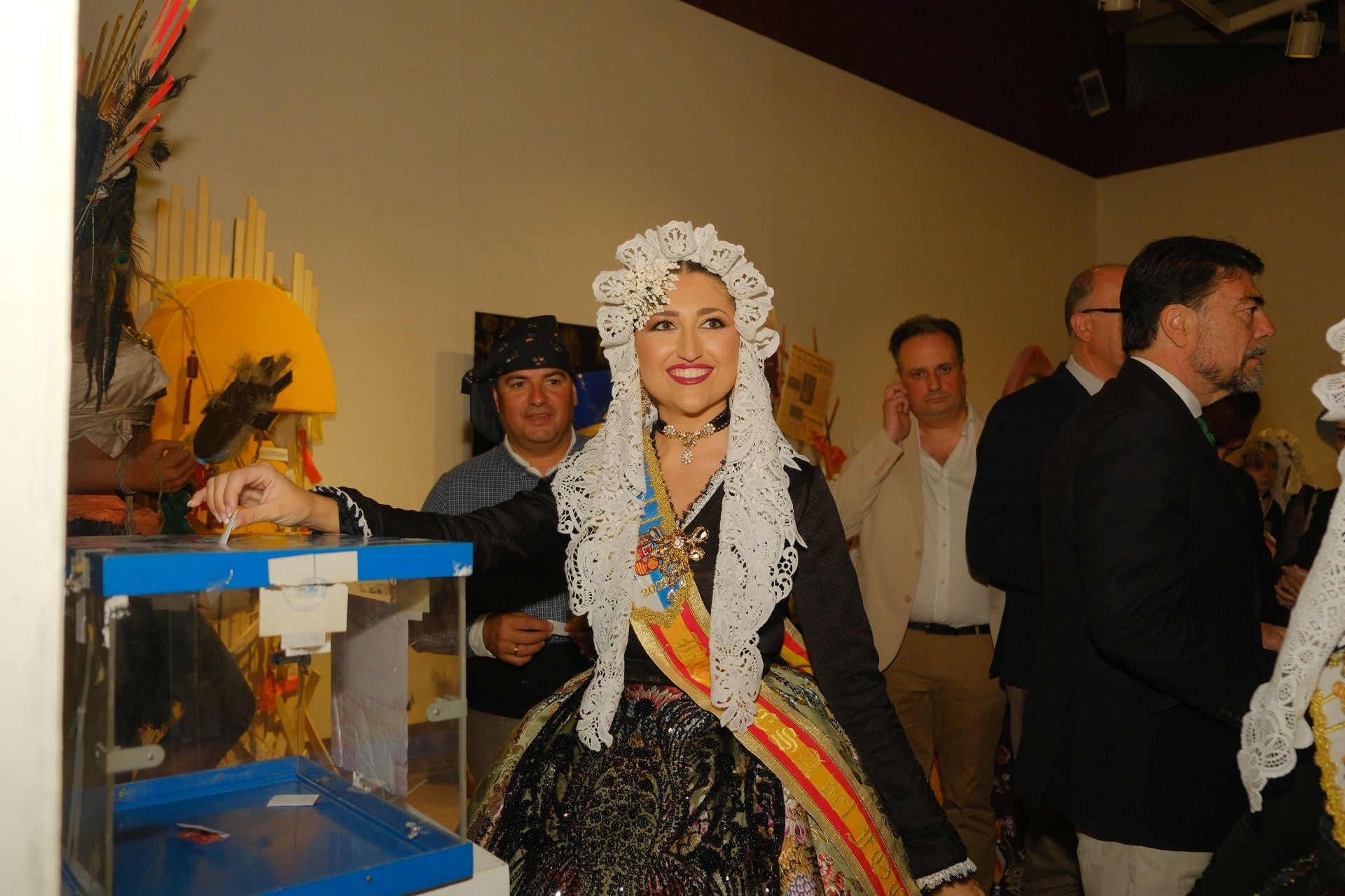 La inauguración y mascletà de la exposición del ninot, foto a foto