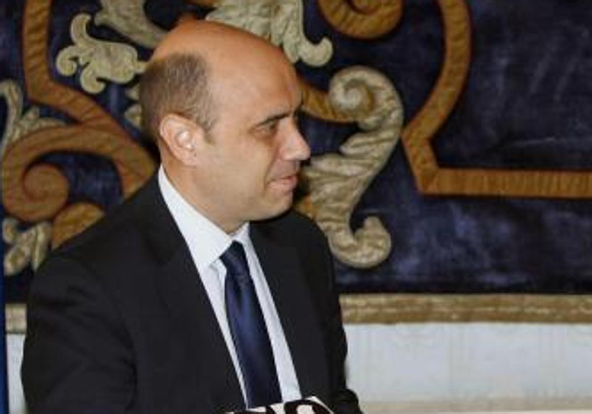 Former Mayor of Alicante Gabriel Echávarri during his tenure (2015-2018).
