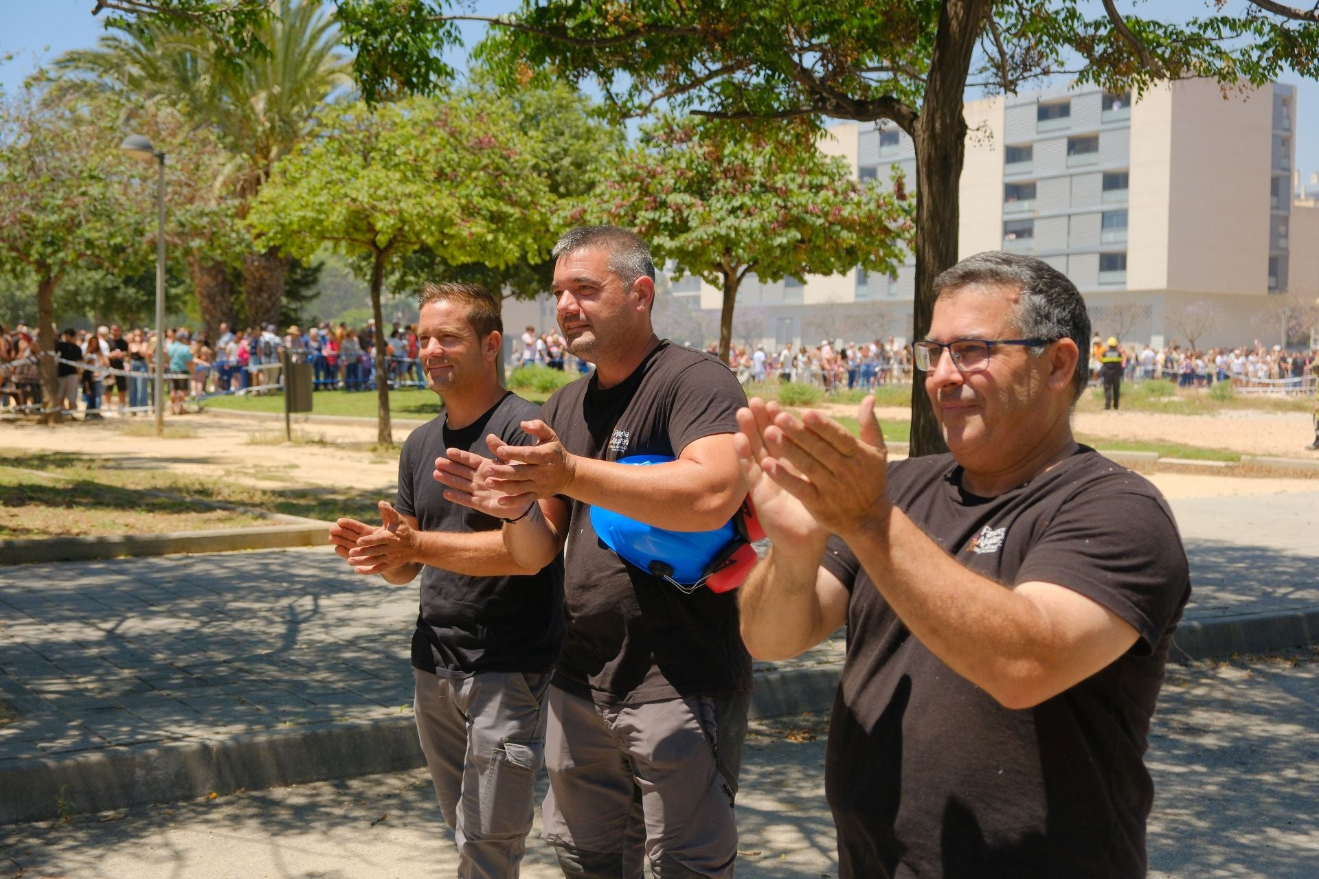 Alicante tiembla con la mascletà de Alpujarreña en el preámbulo de las Hogueras