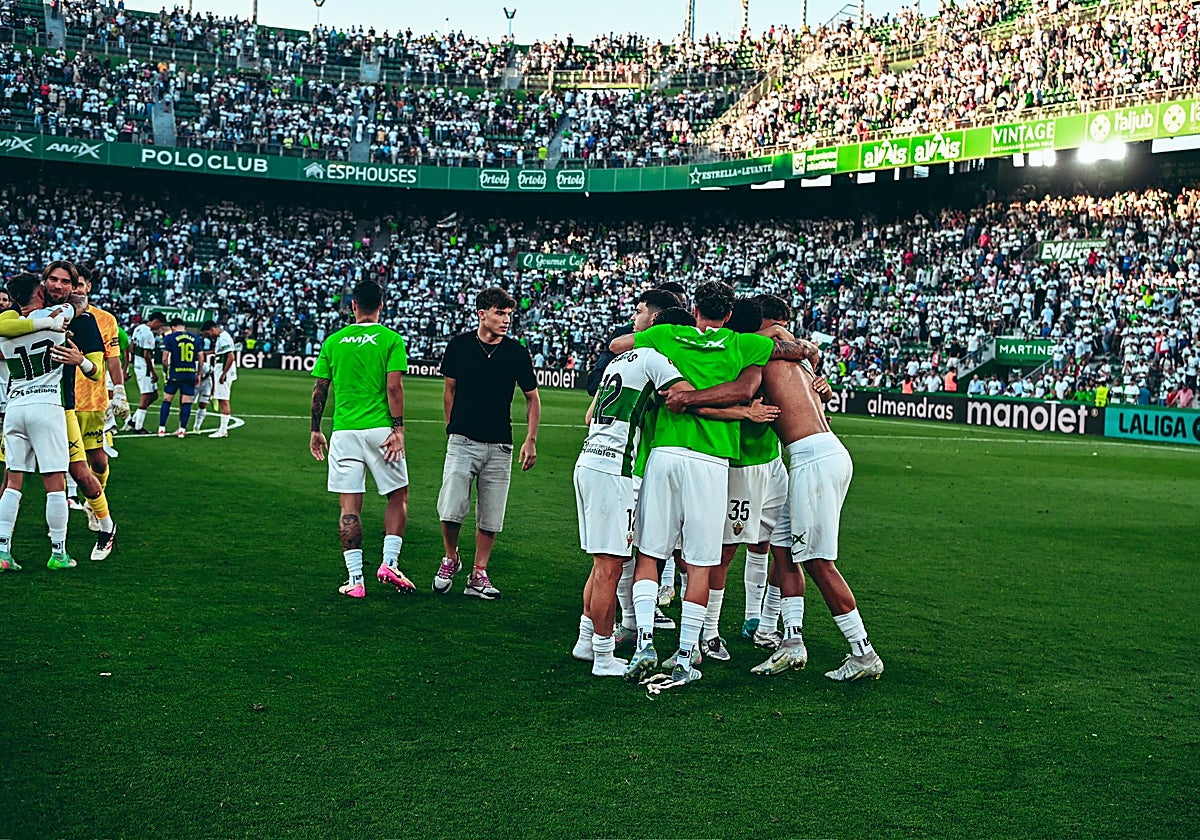 Celebración de la victoria del Elche ante el Málaga.