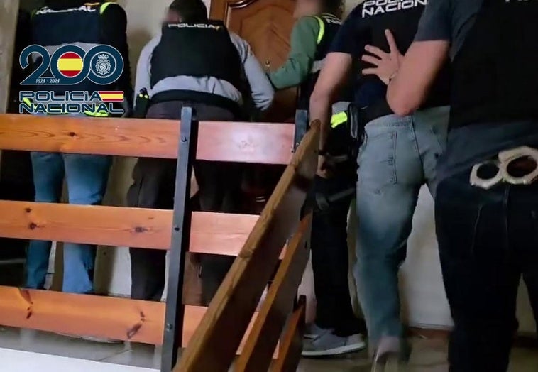 Image of the police operation.