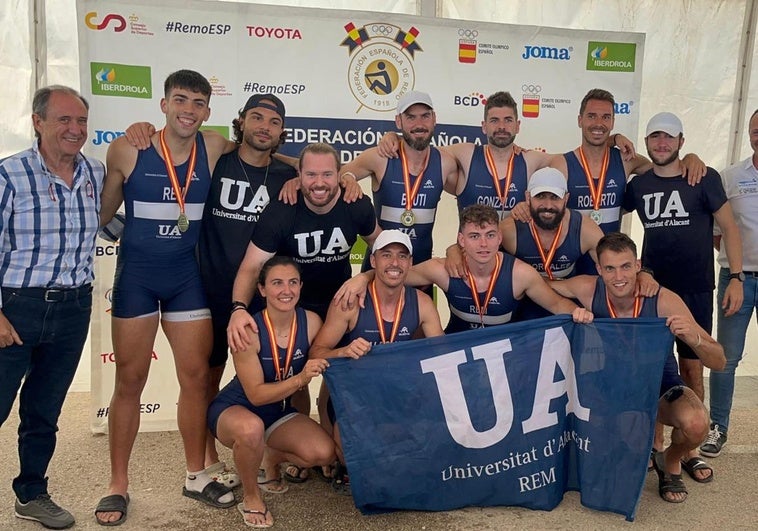 Men's rowing team of the University of Alicante.