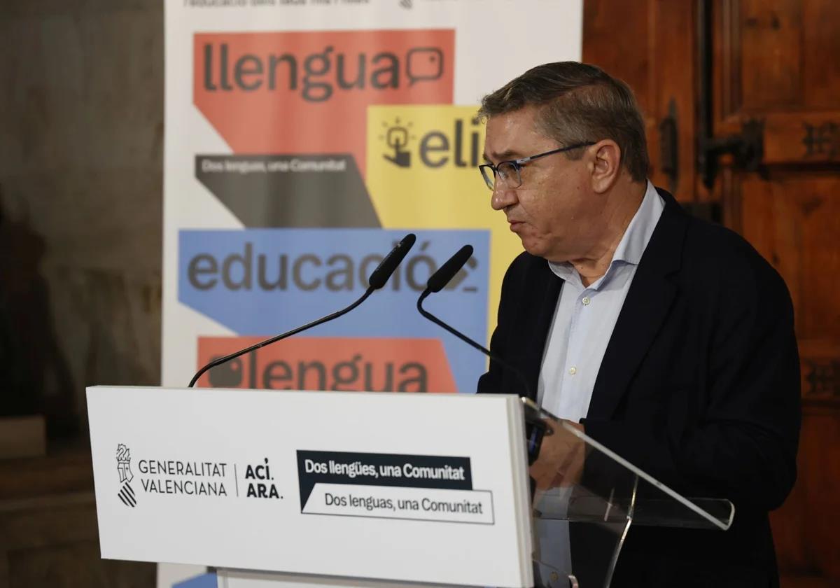 Rovira protagoniza el foro de Educación y Cultura de TodoAlicante