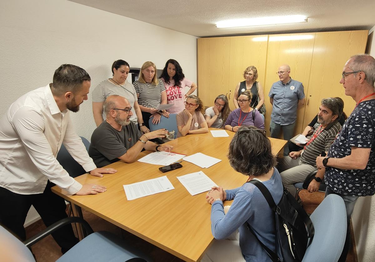 Meeting of occupational monitors and municipal groups.