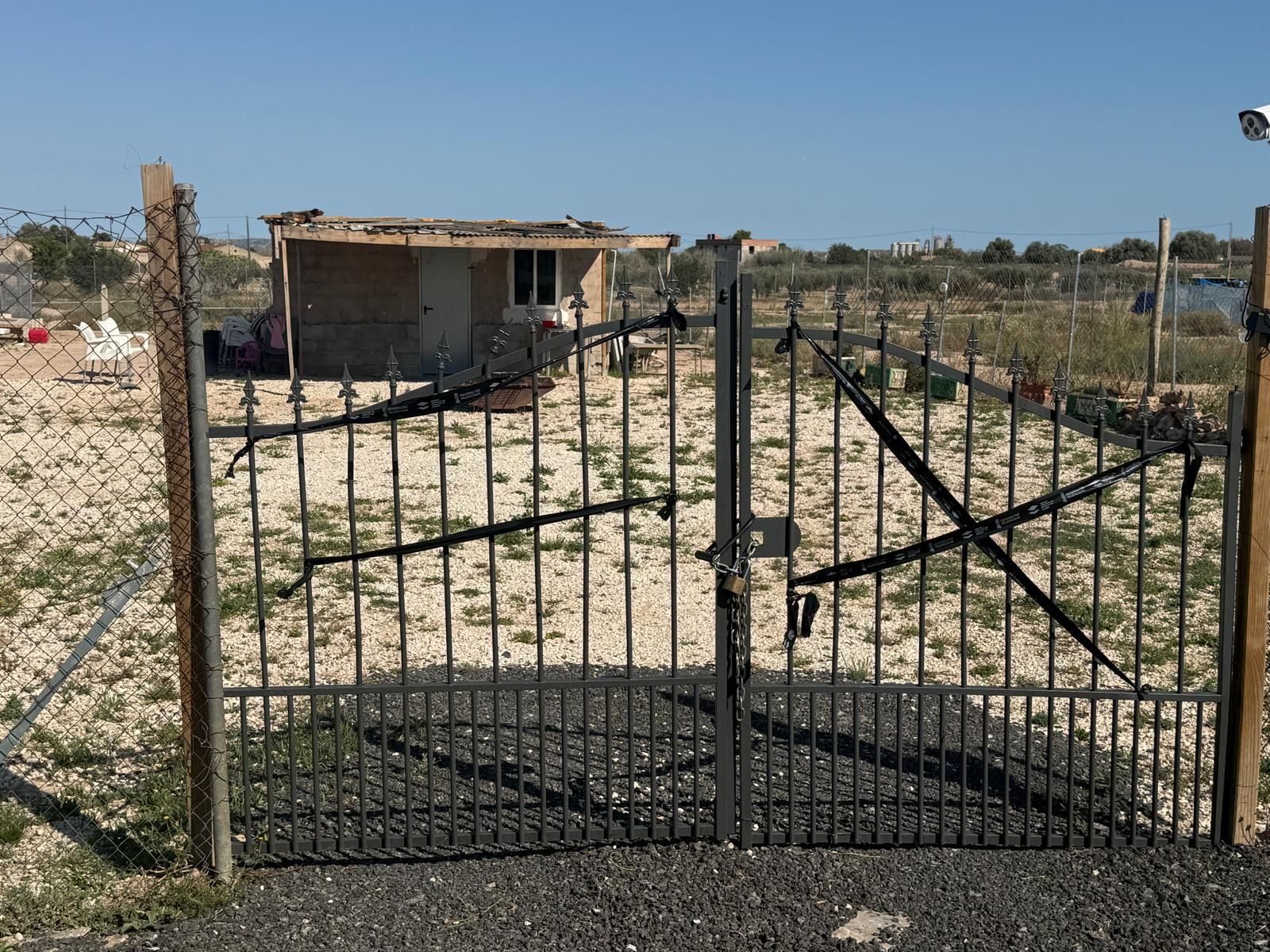 Imagen secundaria 1 - Alicante closes illegal settlements in rural areas