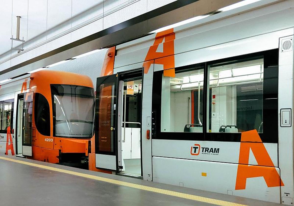 Tranvías detenidos en la estación de Luceros de Alicante.