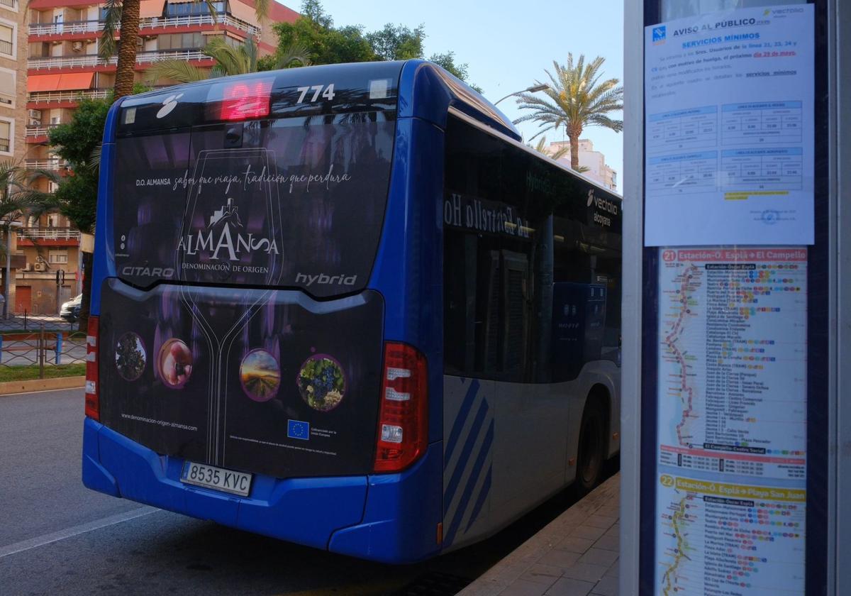 Autobuses durante la huelga de este jueves.