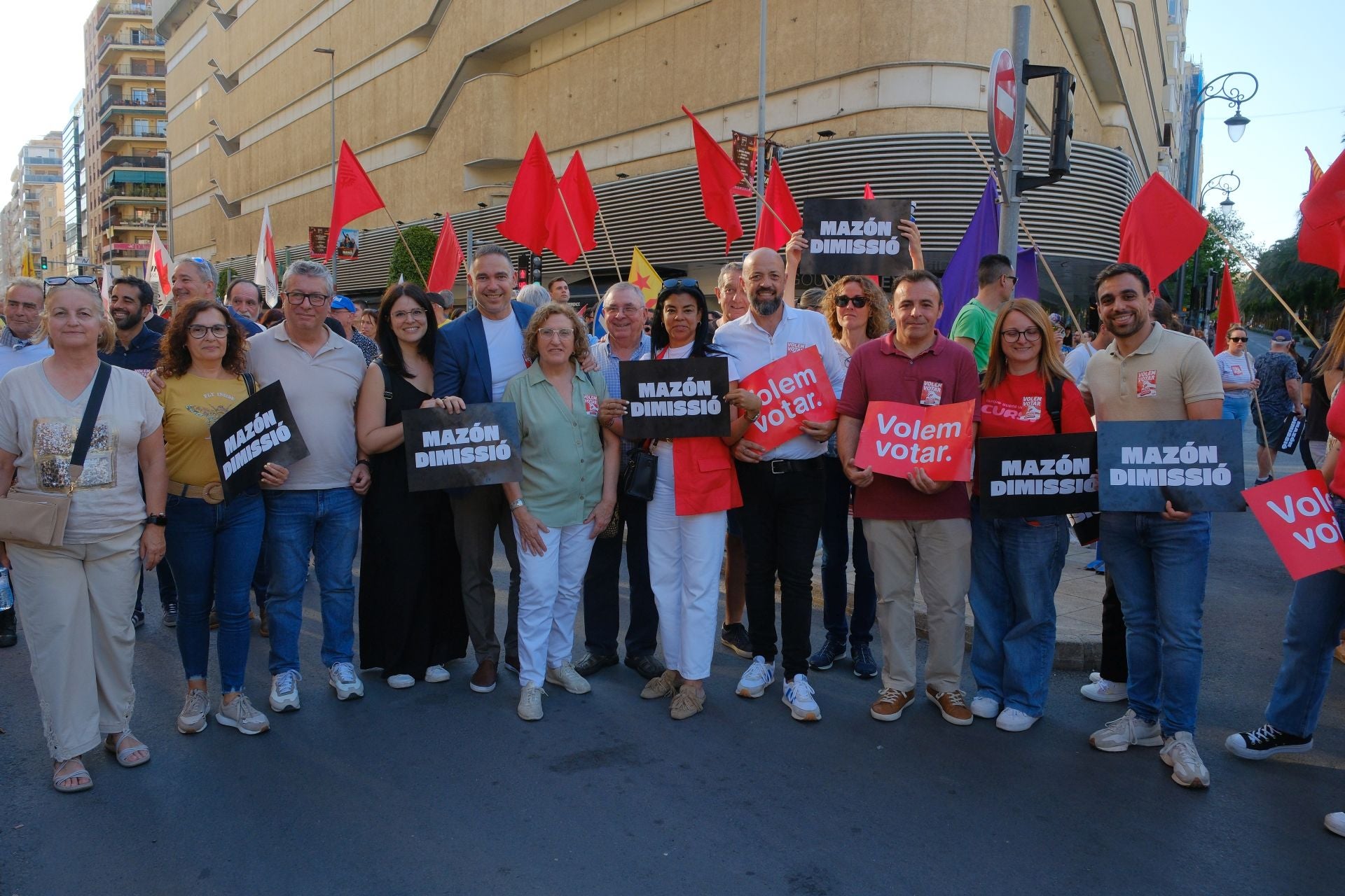 Las imágenes de la manifestación contra Mazón en Alicante
