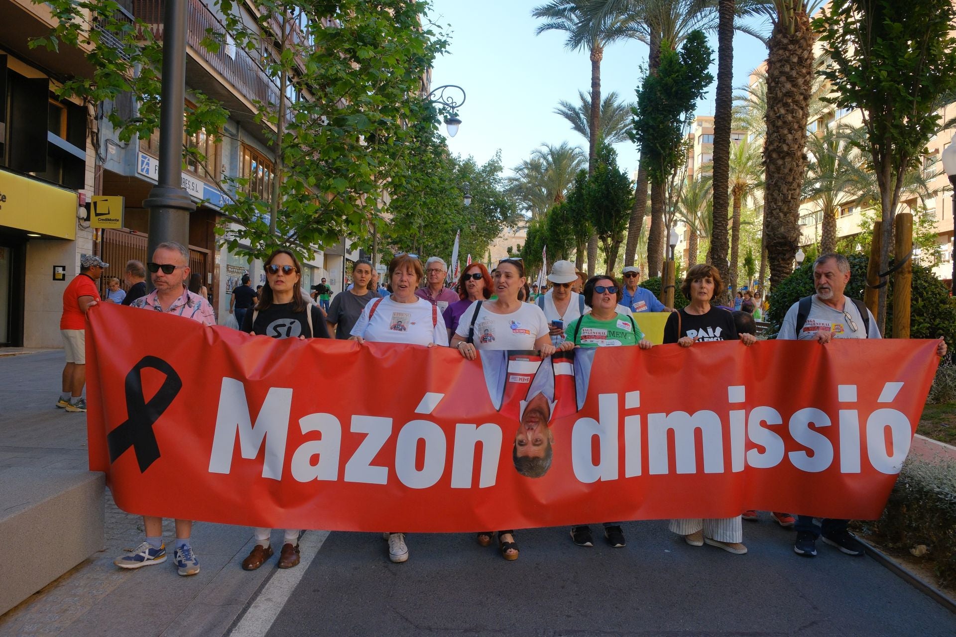 Las imágenes de la manifestación contra Mazón en Alicante