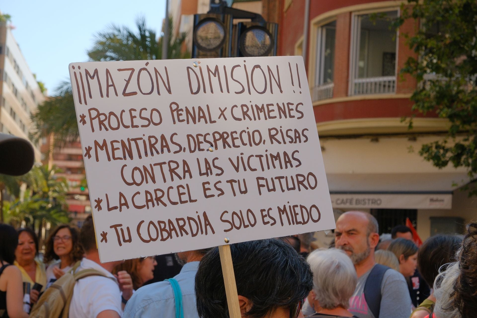 Las imágenes de la manifestación contra Mazón en Alicante