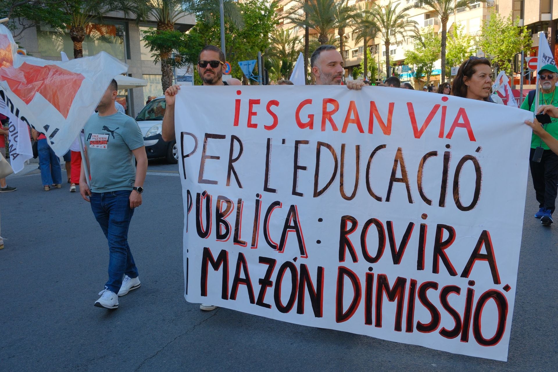 Las imágenes de la manifestación contra Mazón en Alicante