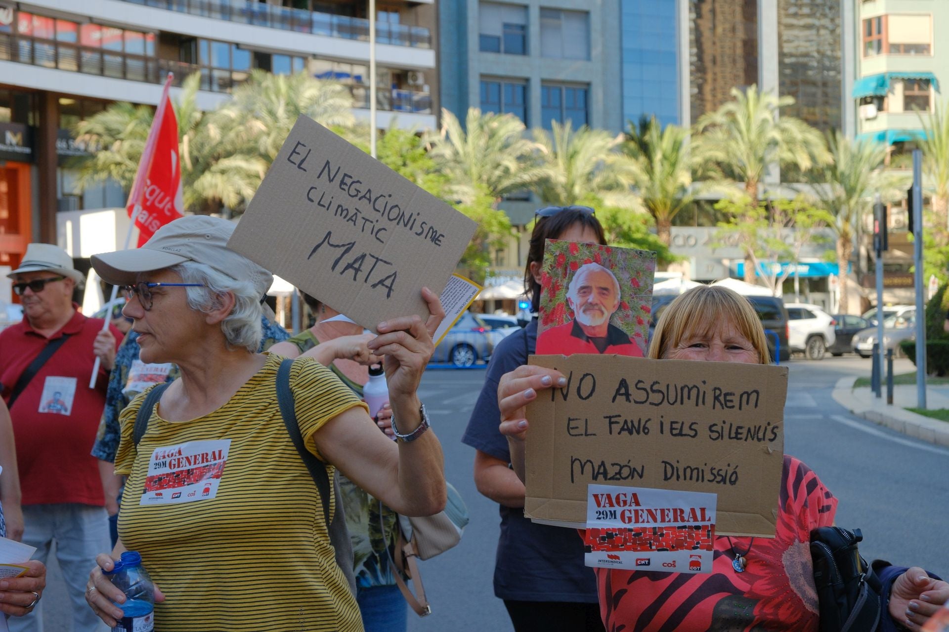 Las imágenes de la manifestación contra Mazón en Alicante