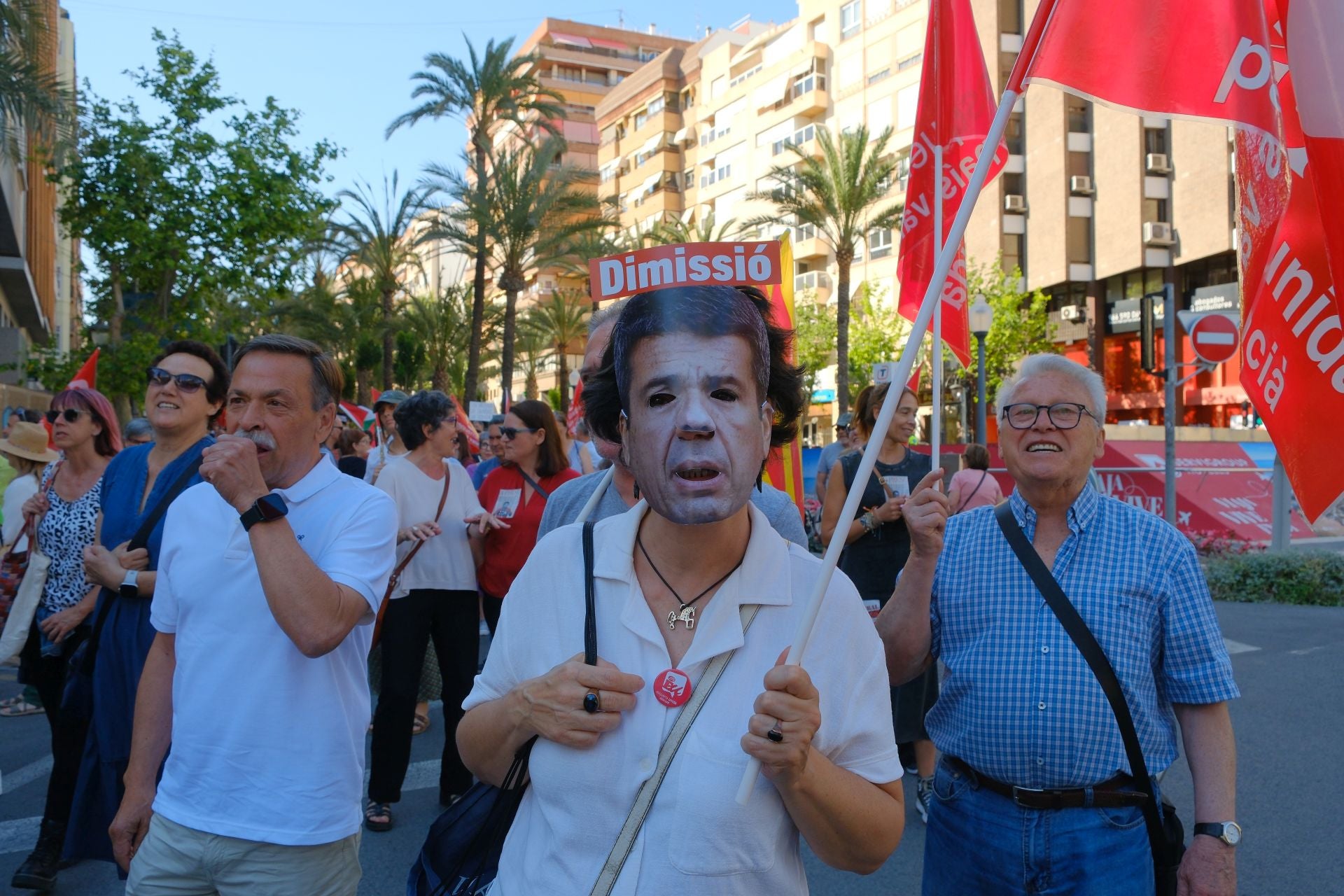 Las imágenes de la manifestación contra Mazón en Alicante