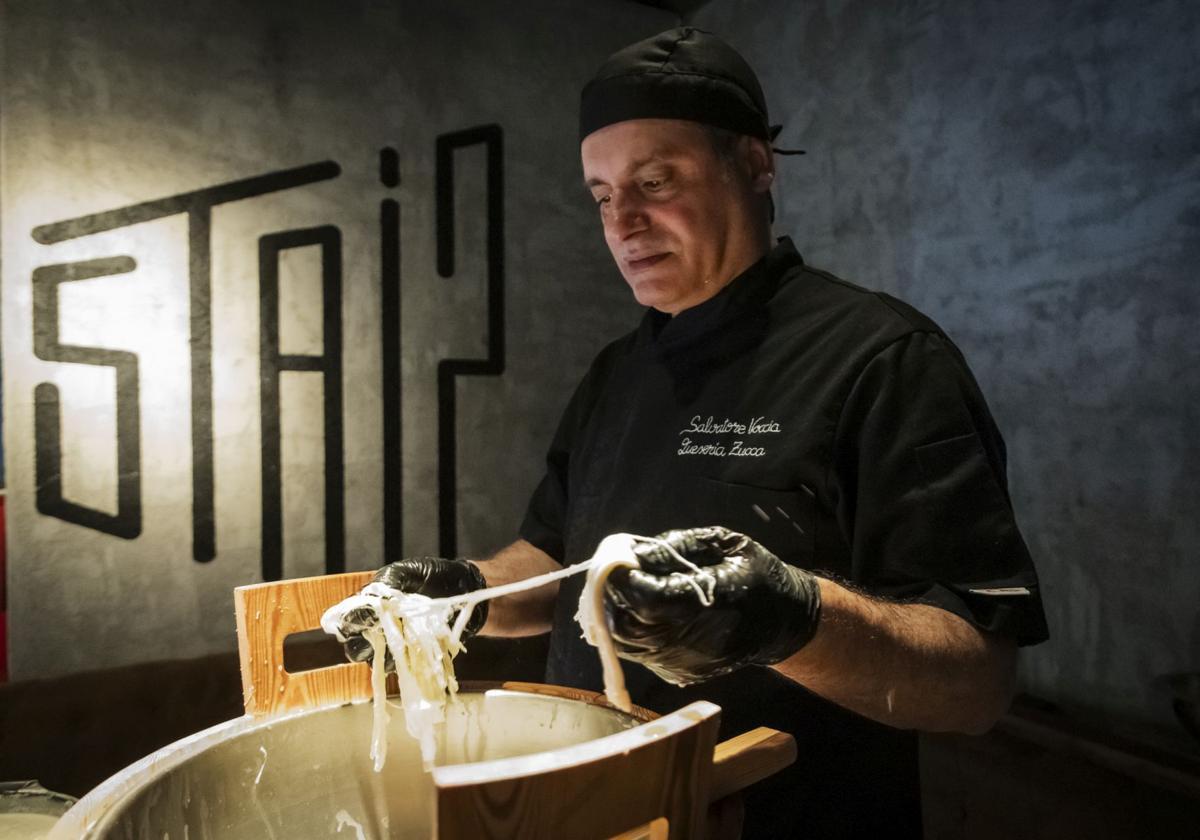 Infraganti eleva la pizza al arte con elaboración de stracciatella en directo en una noche única en Alicante