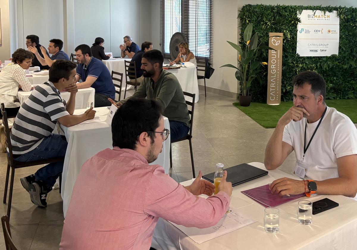 Meetings between entrepreneurs and technological partners at the Bizmatch organised this Friday in Elche.