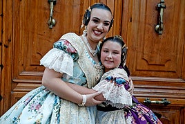 Paula Argudo y Elia Lull, tras la llamada del alcalde.