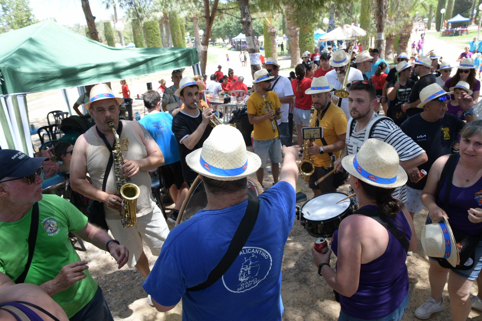 Las hogueras y barracas de Alicante celebran las paellas en Lo Morant