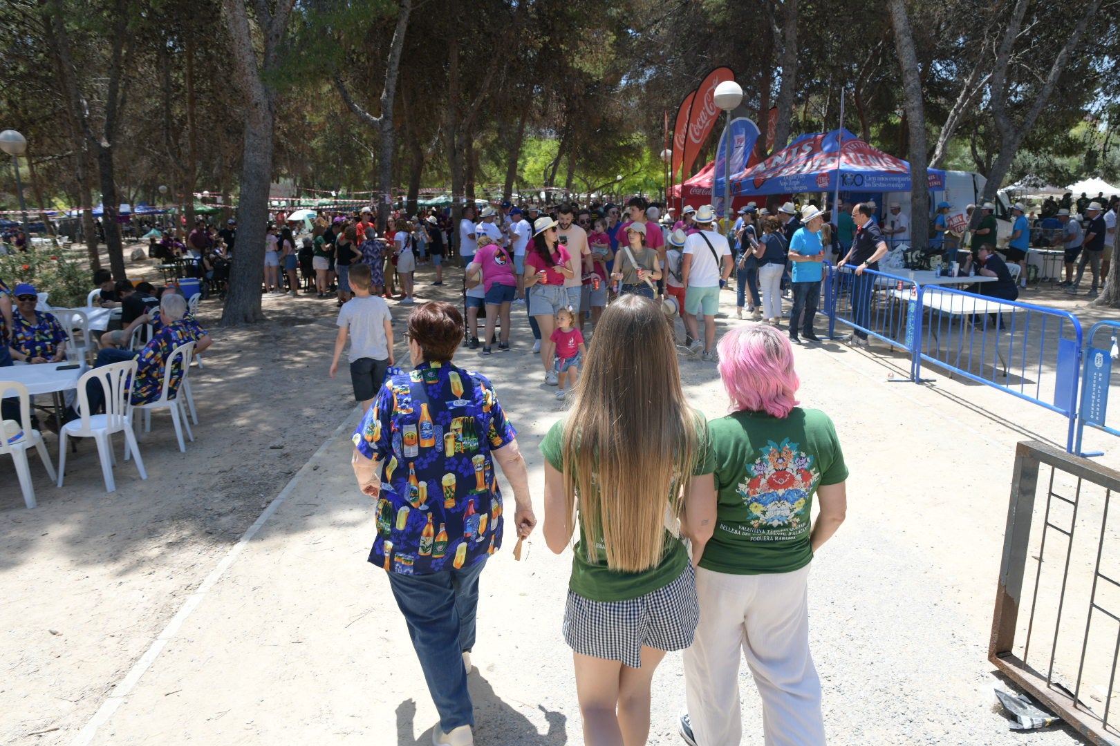 Las hogueras y barracas de Alicante celebran las paellas en Lo Morant