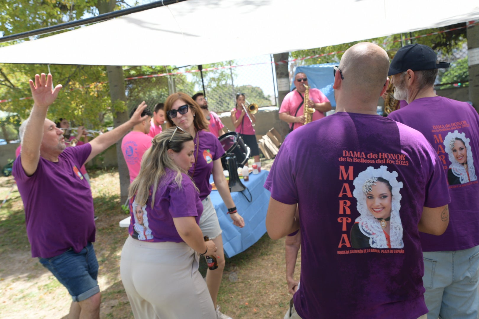 Las hogueras y barracas de Alicante celebran las paellas en Lo Morant