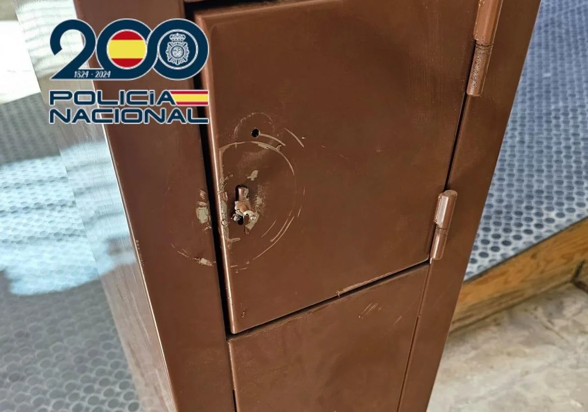 Imagen principal - Arrested for stealing donations from the Co-Cathedral of San Nicolás