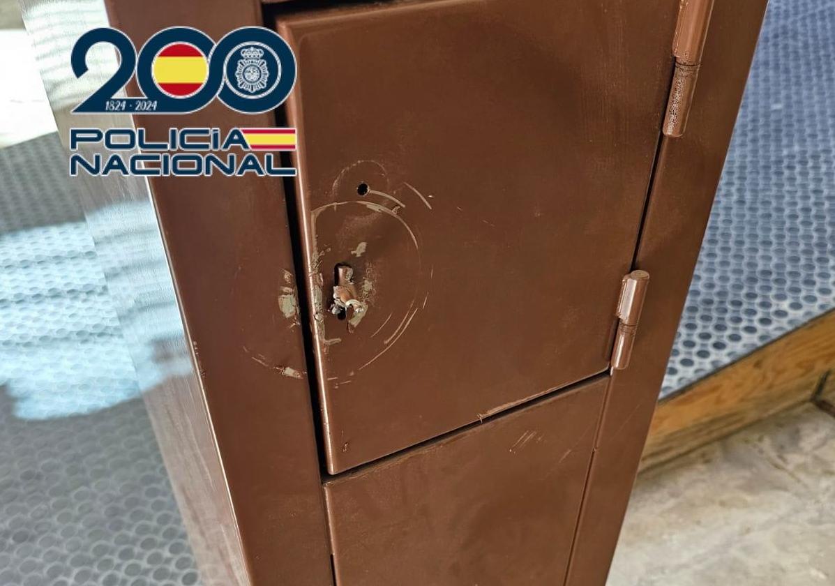 Así quedó uno de los buzones de la Concatedral de San Nicolás tras el robo.