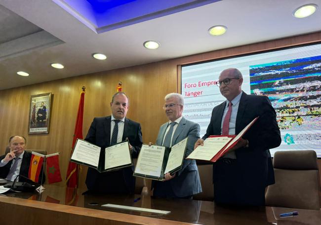 Signing of the agreement between the Chambers.