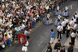 Desfile del pregón de las Hogueras 2025.