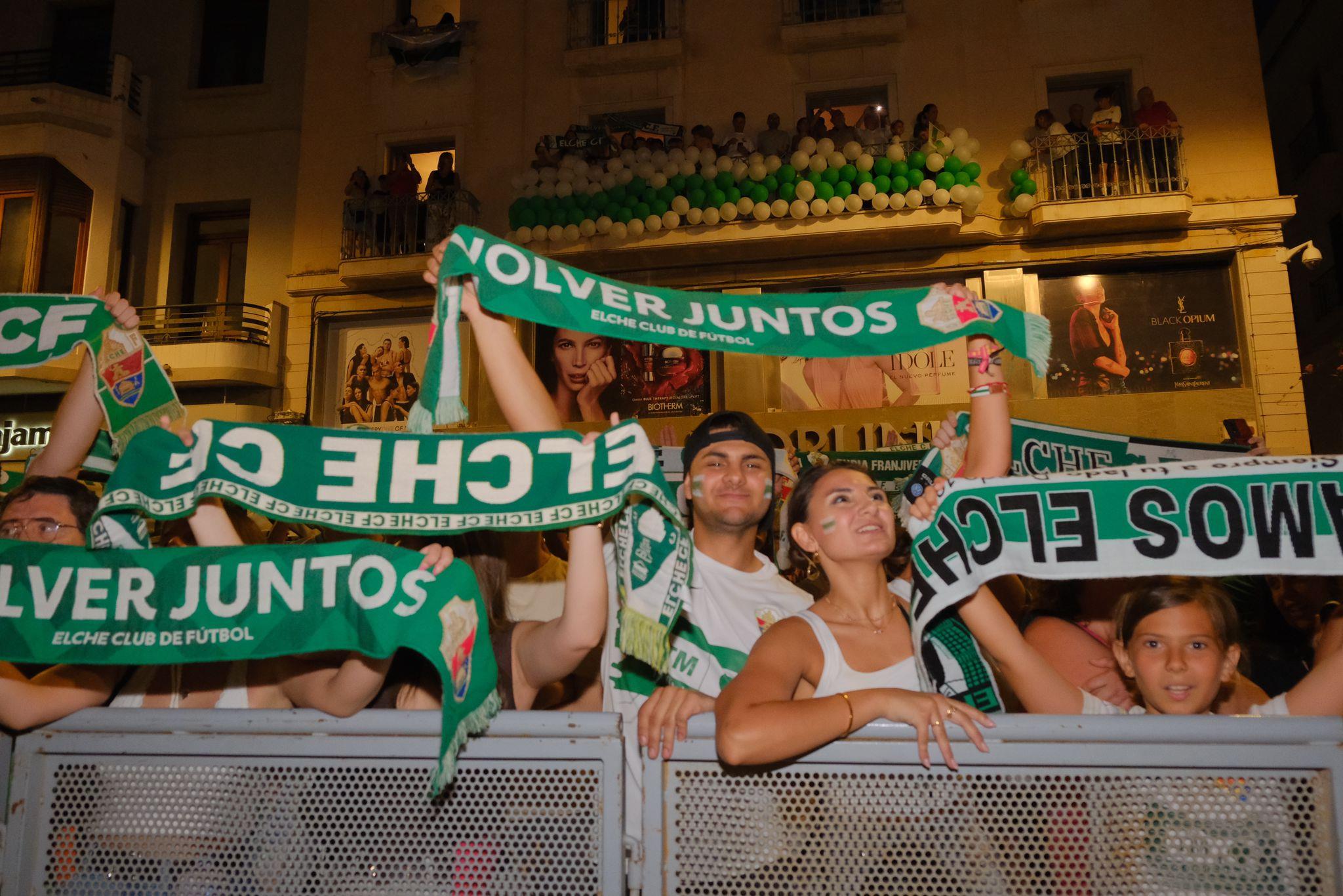 El Elche CF y su afición celebran un histórico ascenso
