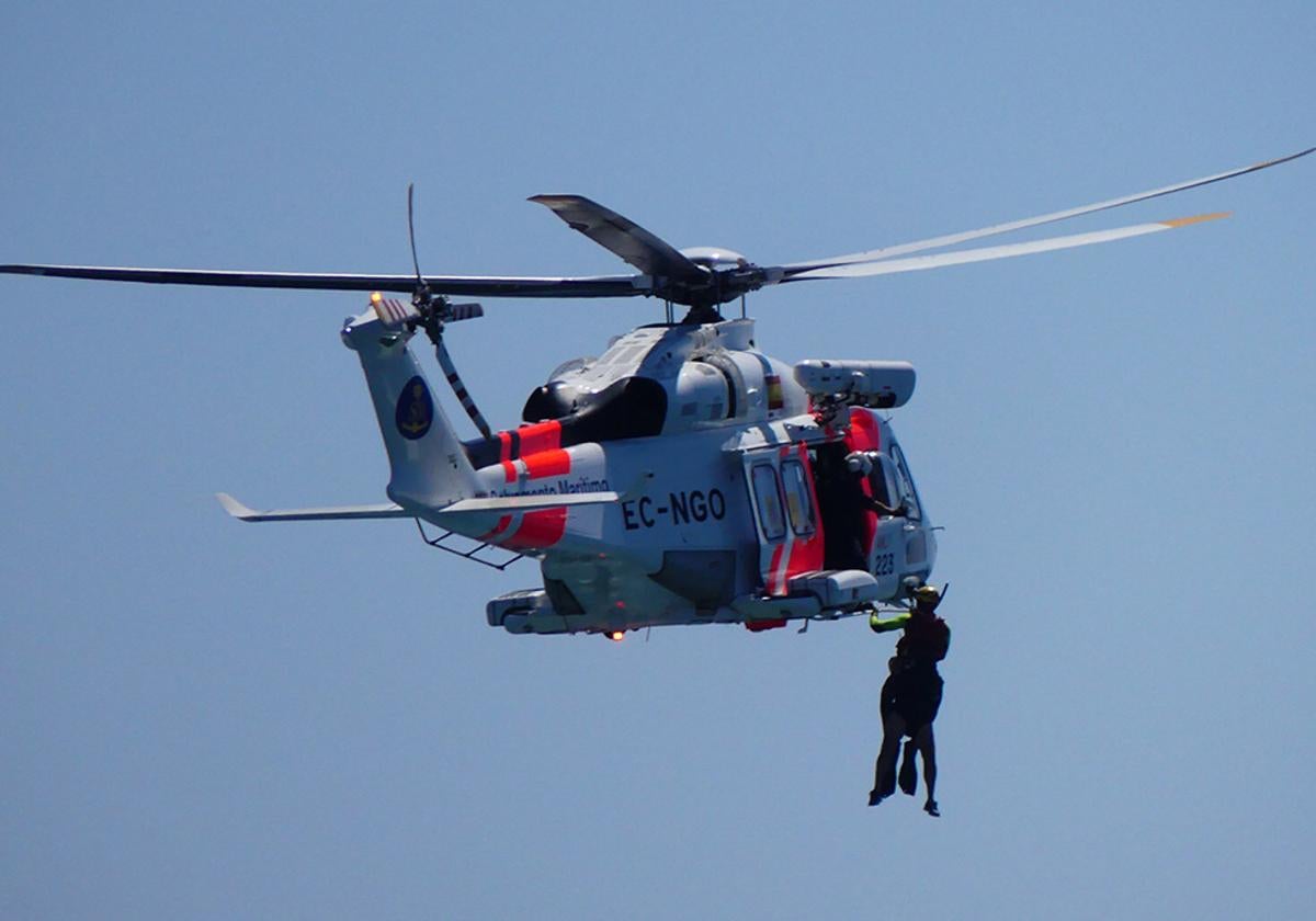 A manoeuvre during the international Rescue-Ops congress, held in Alicante.