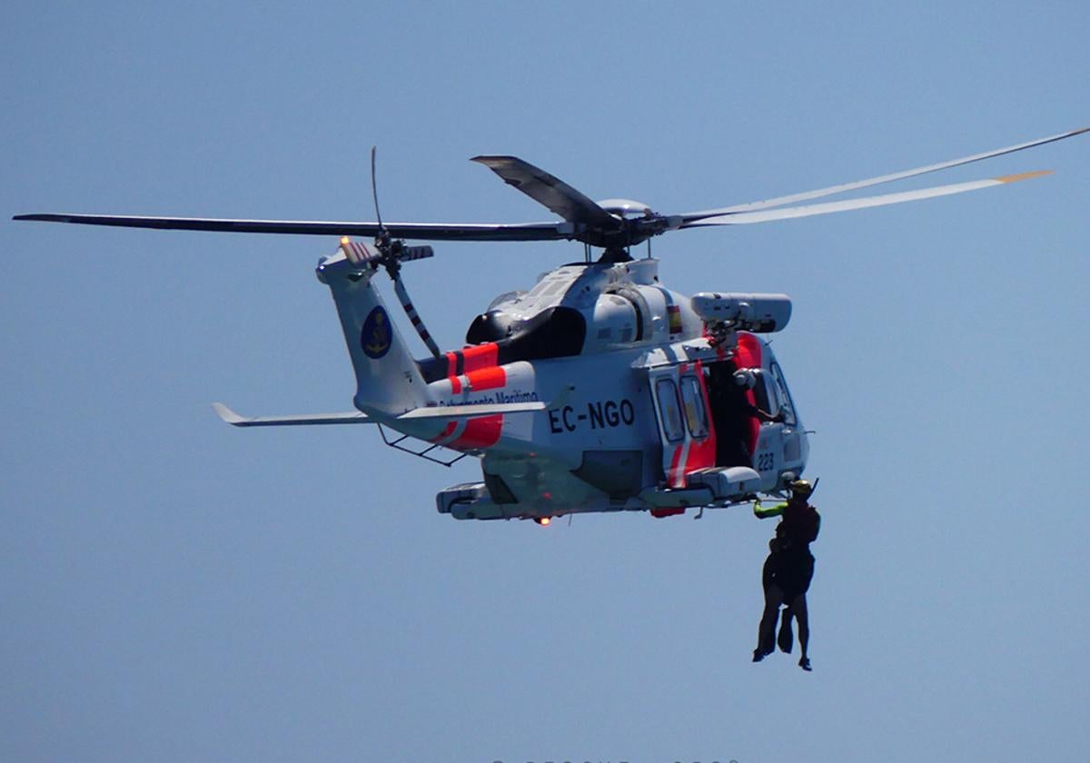 Una maniobra durante el congreso internacional Rescue-Ops, celebrado en Alicante.