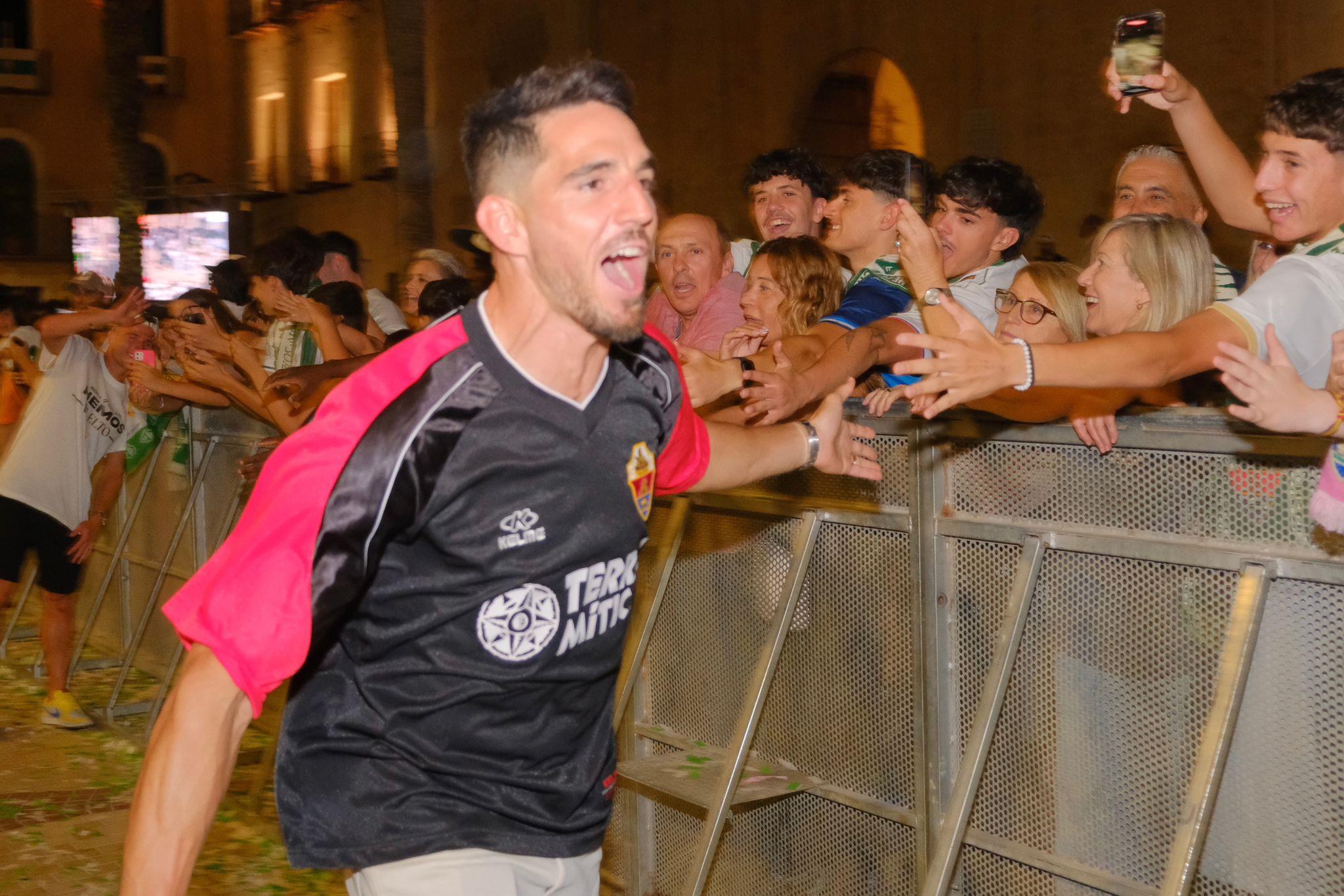 El Elche CF y su afición celebran un histórico ascenso