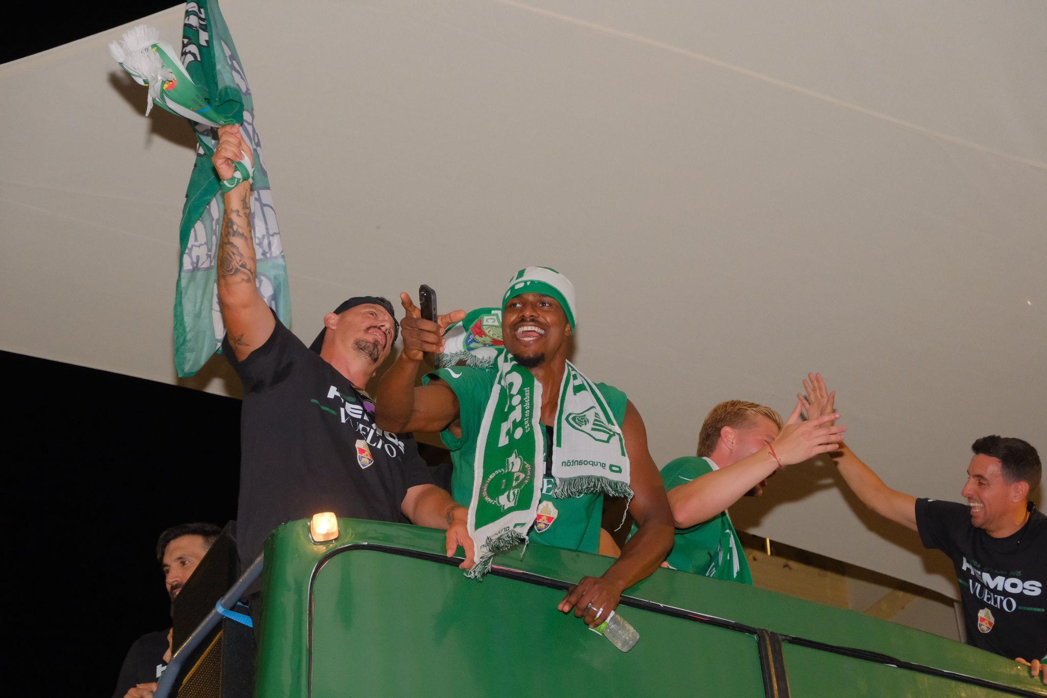 El Elche CF y su afición celebran un histórico ascenso