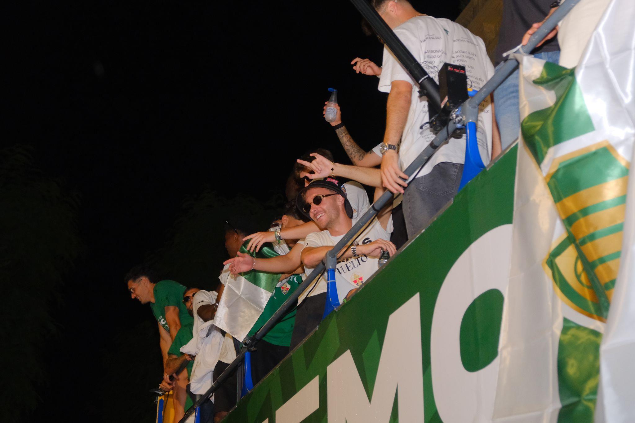 El Elche CF y su afición celebran un histórico ascenso