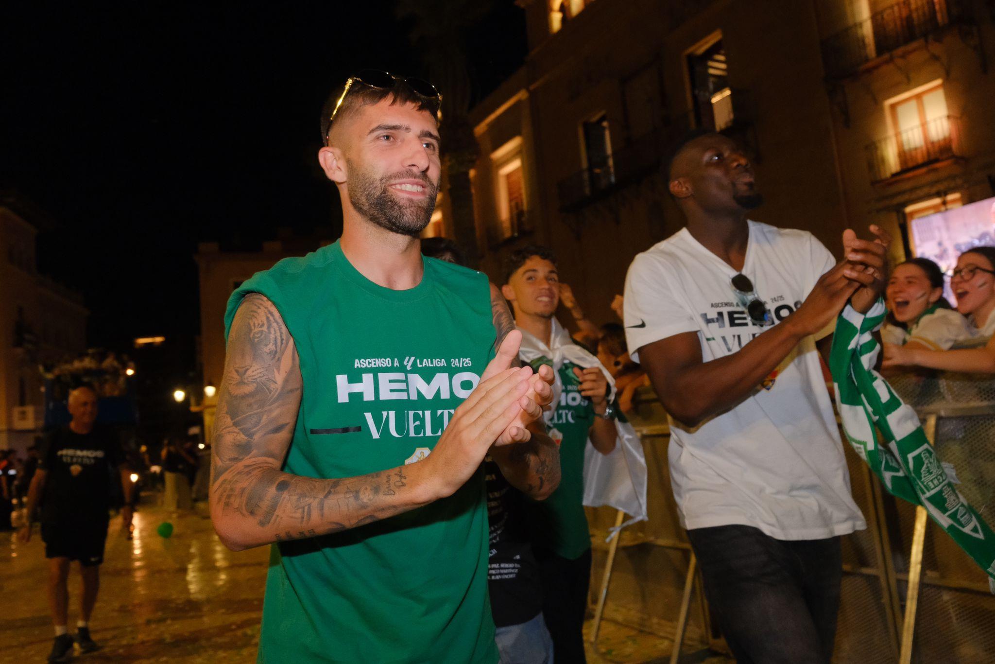 El Elche CF y su afición celebran un histórico ascenso