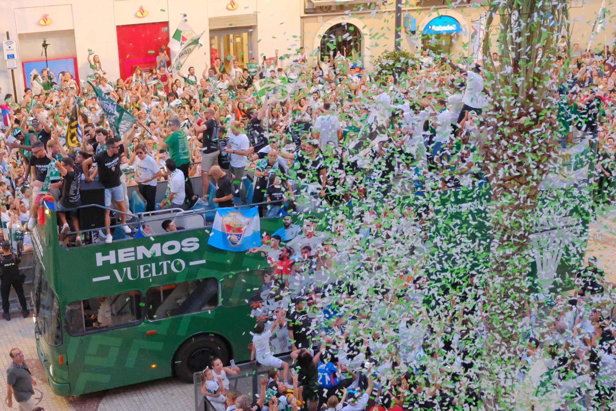 El Elche CF y su afición celebran un histórico ascenso