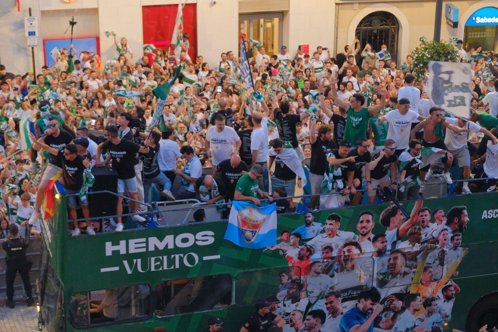 El Elche CF y su afición celebran un histórico ascenso