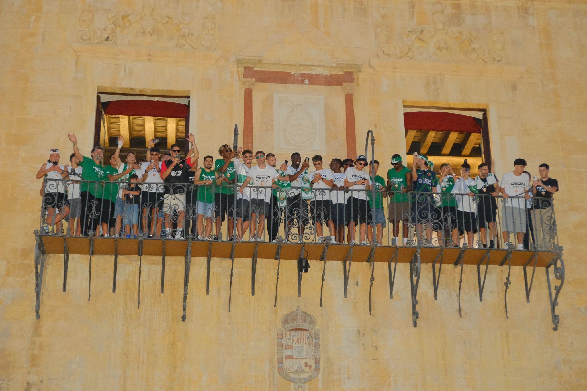 El Elche CF y su afición celebran un histórico ascenso