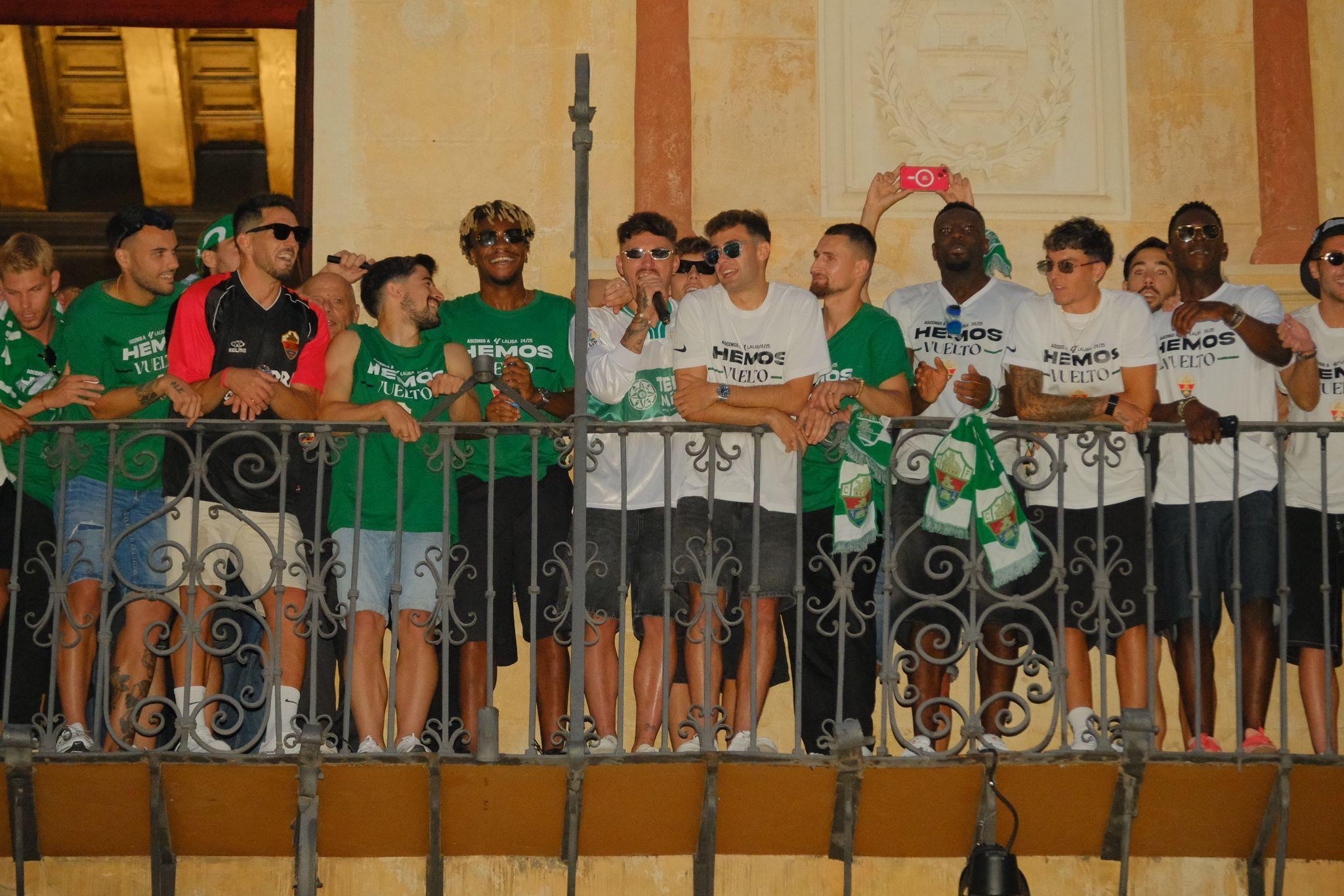 El Elche CF y su afición celebran un histórico ascenso