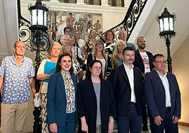 Firma del acuerdo entre los archivos de Alicante.