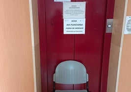 Ascenso estropeado en el centro de salud.