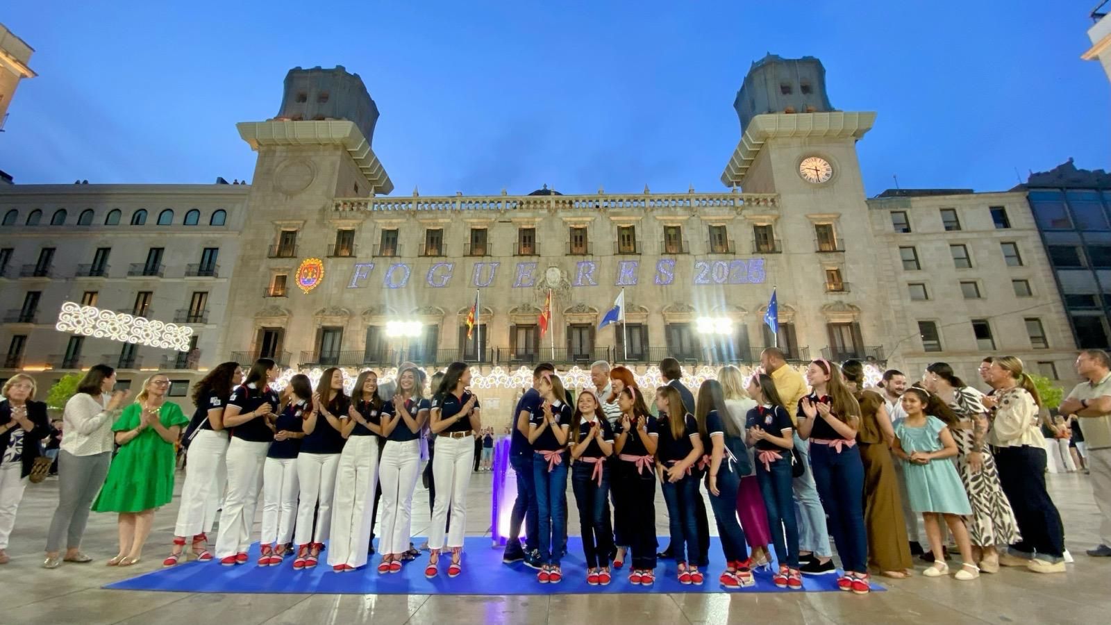 Alicante ya brilla &#039;a la llum de les Fogueres&#039;