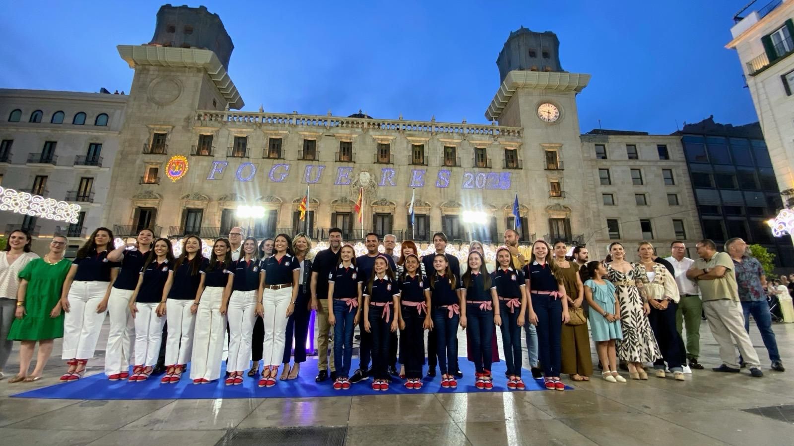 Alicante ya brilla &#039;a la llum de les Fogueres&#039;