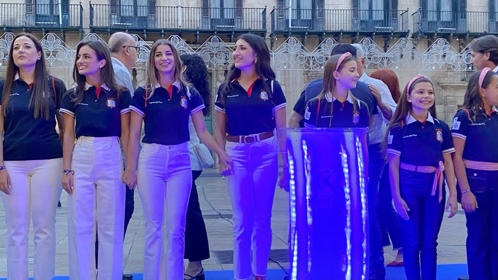 Alicante ya brilla &#039;a la llum de les Fogueres&#039;