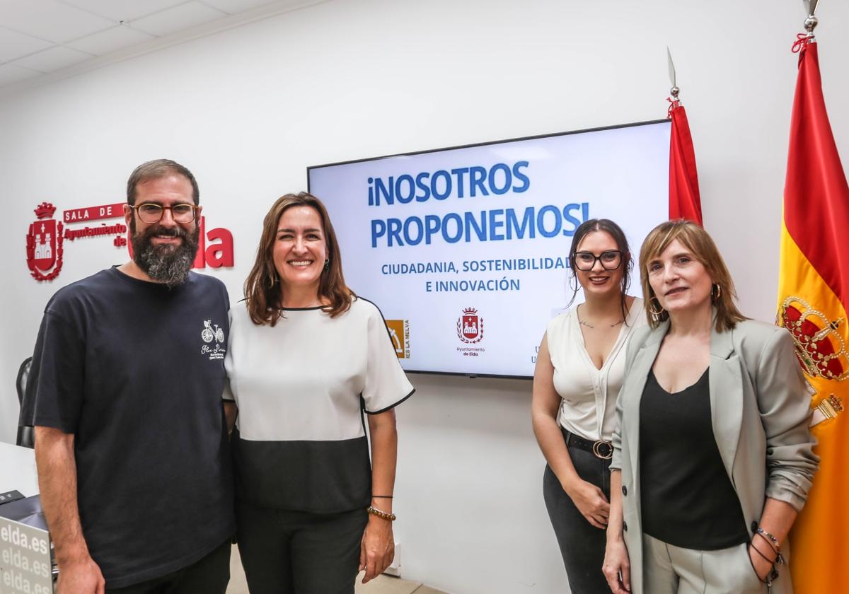 The Councillor for Education, María Gisbert, alongside Isabel Gómez, Vice Dean of Postgraduate Studies at the University of Alicante; Isabel Coves, Director of IES La Melva, and Jaume Pérez, a teacher at the same school, during the presentation of the initiative.